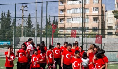 Şanlıurfa’da Bayraklar Özel Gereksinimli Yüreklerle Dalgalandı
