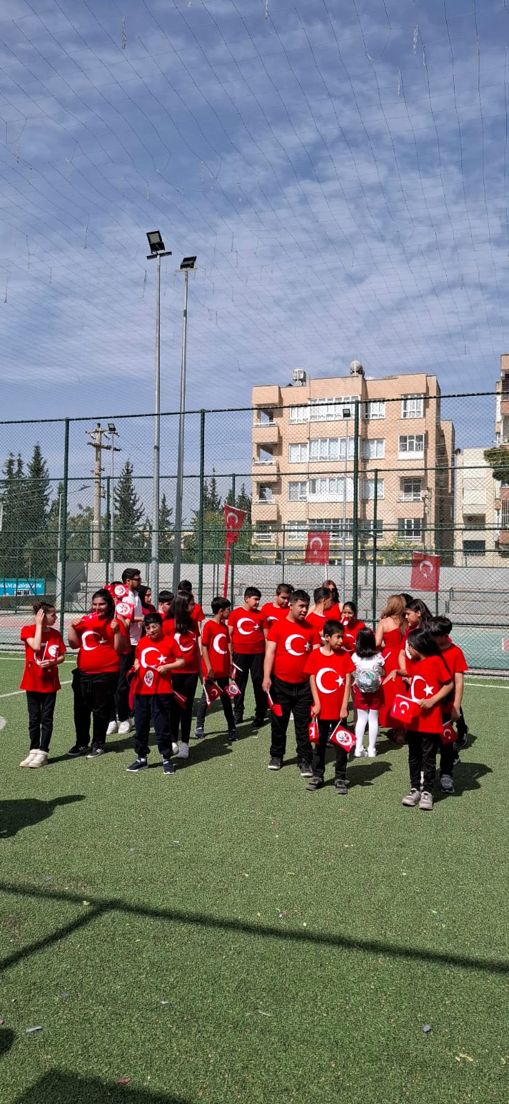 Şanlıurfa’da Bayraklar Özel Gereksinimli Yüreklerle Dalgalandı
