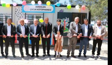 35 Yıl Sonra Mezun Olduğu Okula Kütüphane Hediye Etti