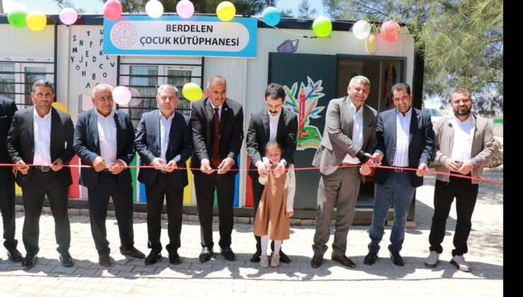 35 Yıl Sonra Mezun Olduğu Okula Kütüphane Hediye Etti