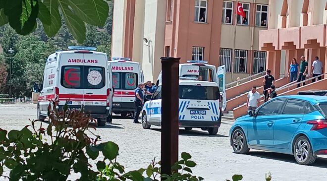 Şanlıurfa’da 10 Öğrenci Gıda Zehirlenmesi Şüphesiyle Hastaneye Kaldırıldı