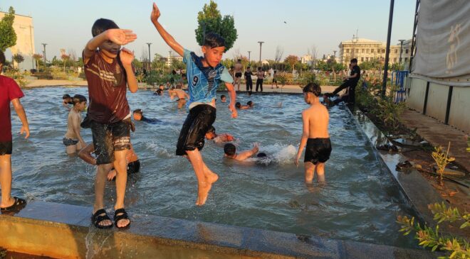 Şanlıurfa’da süs havuzu sahile döndü!