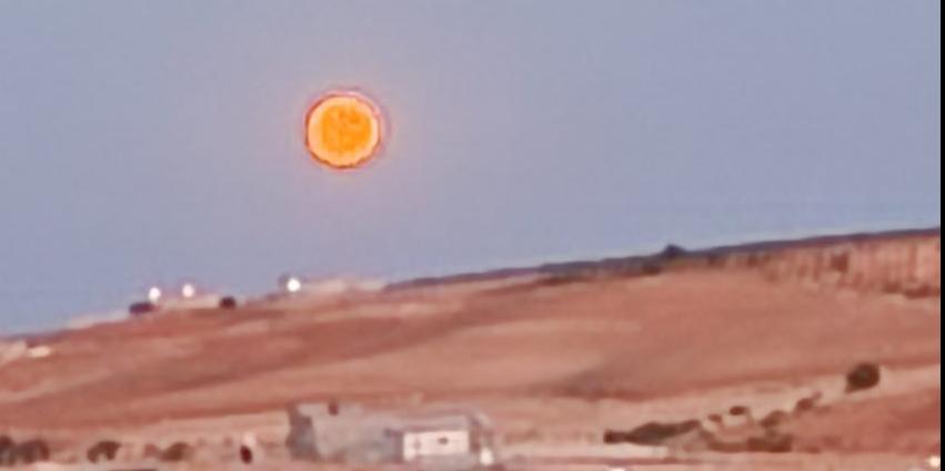 Ay külahlı mahallesi semalarında kızıla büründü
